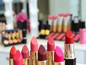 Jaki błyszczyk dla brunetek? Oto nasze najlepsze propozycje!