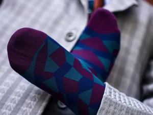 Jakie skarpetki do szarego garnituru? Przewodnik po stylach i kolorach