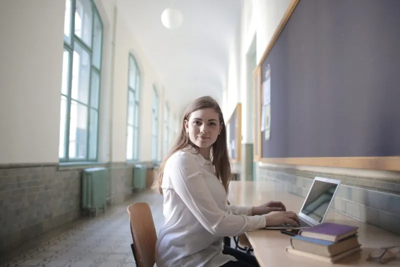 Obrona pracy dyplomowej - jaki strój będzie najlepszy?