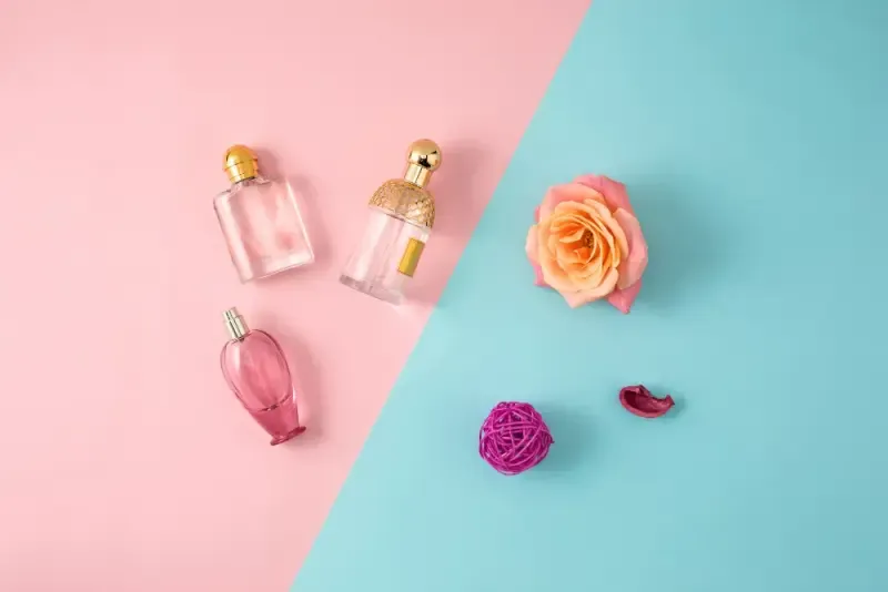 Najpopularniejsze perfumy Victorias Secret: Przewodnik po ikonicznych zapachach marki.